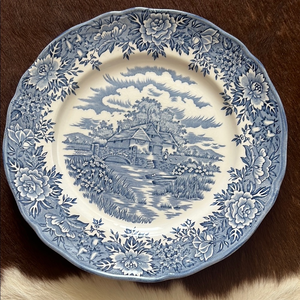 Salem ENGLISH VILLAGE BLUE Dinner Plate GREAT CONDITION